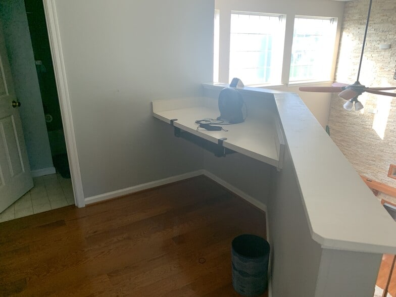 Building Photo - 805 Anna Ln