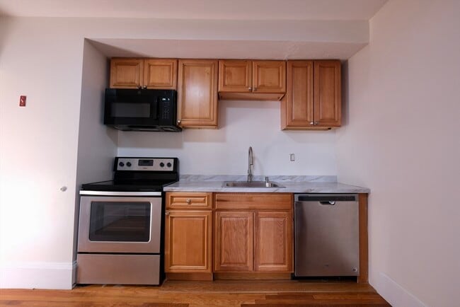 Building Photo - 26 Cleveland St