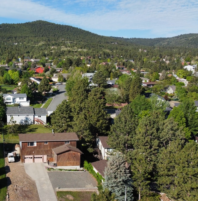 Building Photo - 718 Darby St