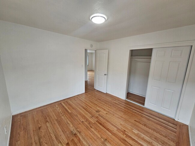 Building Photo - Cozy 2-Bed Oakland Apartment: San Leandro ...