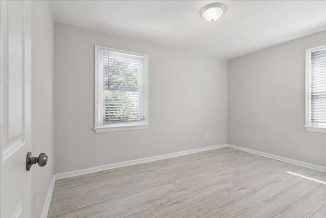 Building Photo - 3-bedroom Rancher - Hampton