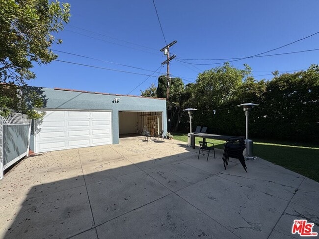 Building Photo - 848 S Curson Ave