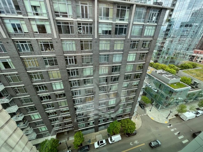 Building Photo - Incredible 1Bd/1Ba Fully Furnished Condo in the Pearl!!!! Corner Unit with Spectacular Views & Ga...