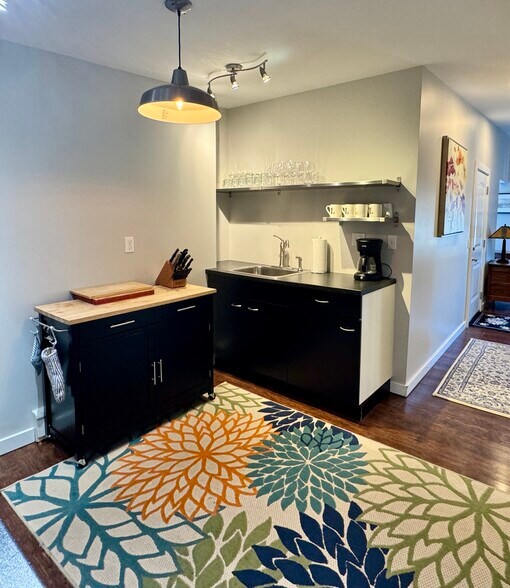 Kitchen - 104 Ferry St