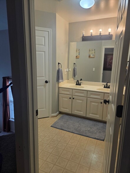 Building Photo - 8338 Middle Ruddings Dr