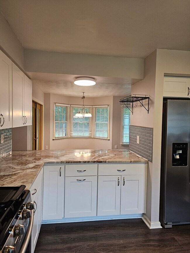 Building Photo - 803 Haskins Dr