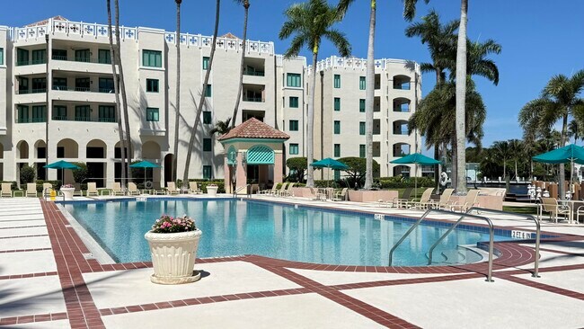 Building Photo - 100 SE 5th Ave