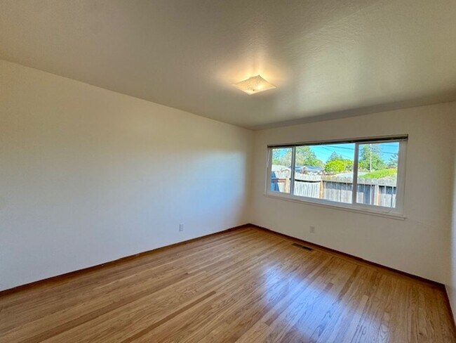 Building Photo - Wonderful single level home in Orinda-available for move-in now!