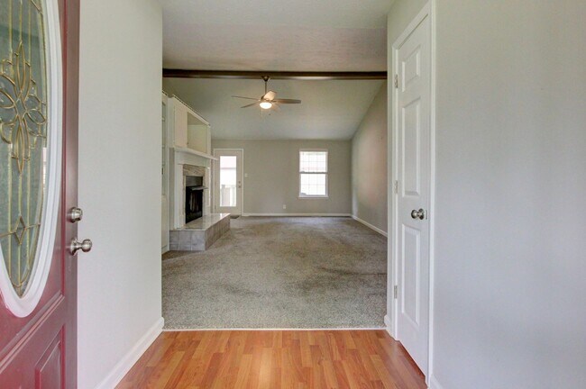 Building Photo - 2104 Pea Ridge Rd