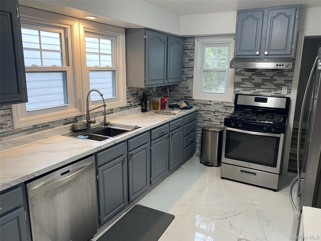 Building Photo - 7 Woods Pl