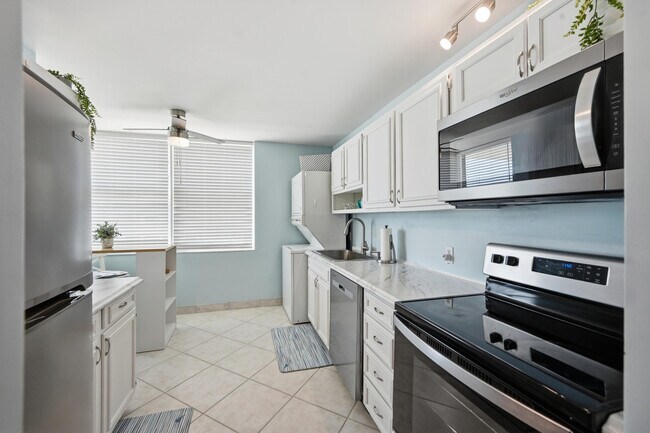 Building Photo - 5200 N Ocean Blvd