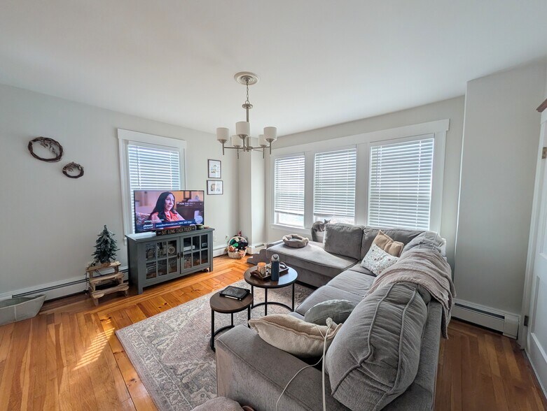 Building Photo - 77 Lawrence St