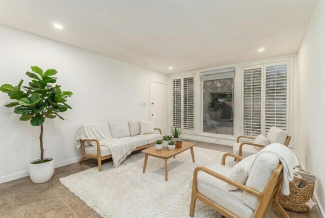 Building Photo - 6935 E 4th St