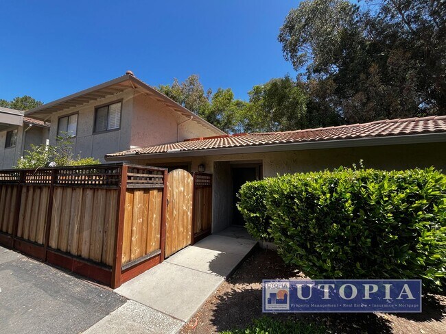Primary Photo - Charming 3 Bedroom, 2-bathroom Townhouse v...