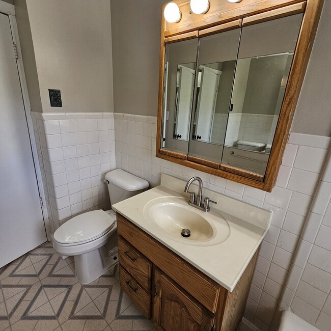 Building Photo - A cozy 2-bedroom, 1-bath home in the heart...