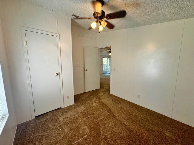 Building Photo - 5872 Pine Creek Dr