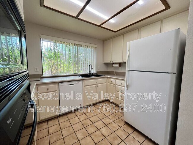Building Photo - 40120 Sagewood Dr