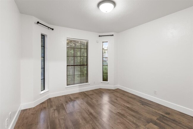 Building Photo - 6005 Sun Vista Dr