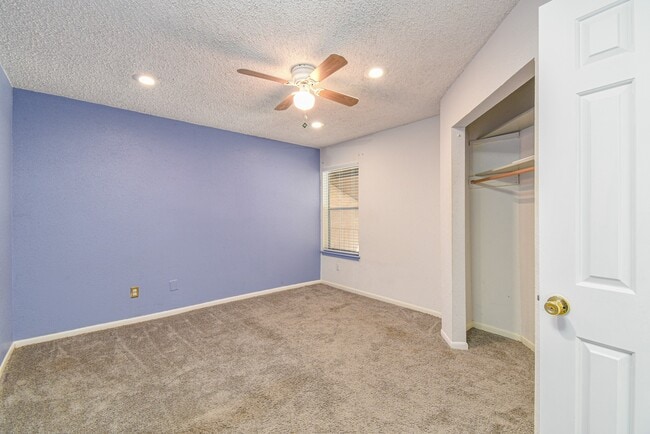 Building Photo - 2011 Spenwick Dr