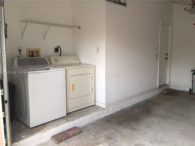 Building Photo - 2304 NE 37th Terrace