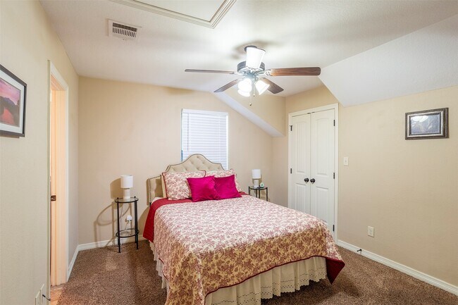 Building Photo - 731 Dominik Dr