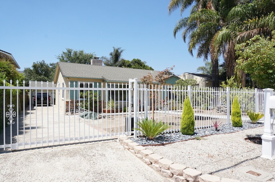Building Photo - 10333 Jordan Ave