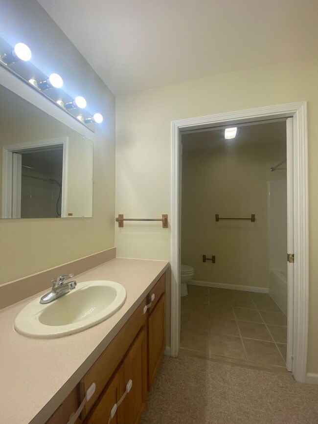 Building Photo - Beautiful 3 Bedroom, 2 1/2 Bath Townhome