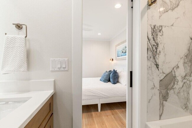 Building Photo - 100 S Spooky Ln