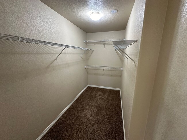 Building Photo - FANTASTIC 3 BEDROOM 2.5 BATHROOM LOCATED IN MESA RIDGE!!!