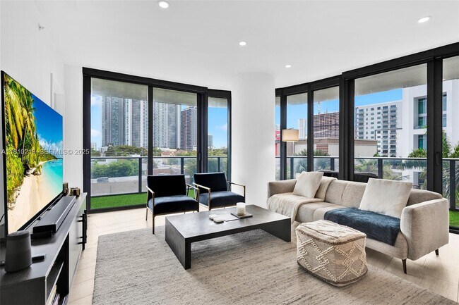 Building Photo - 121 NE 34th St