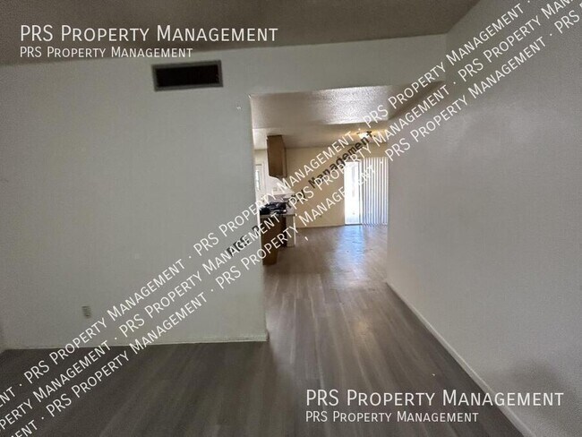 Building Photo - 5309 S River Dr