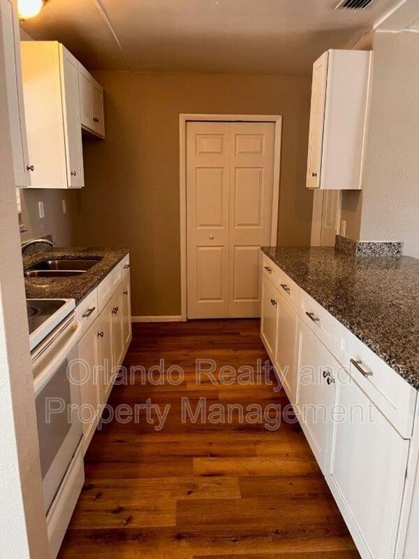 Building Photo - 1728 Flores Ct