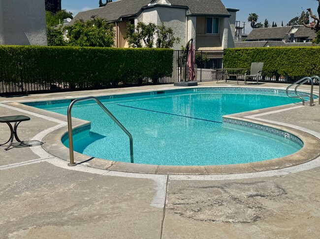 Building Photo - 110 Casuda Canyon Dr
