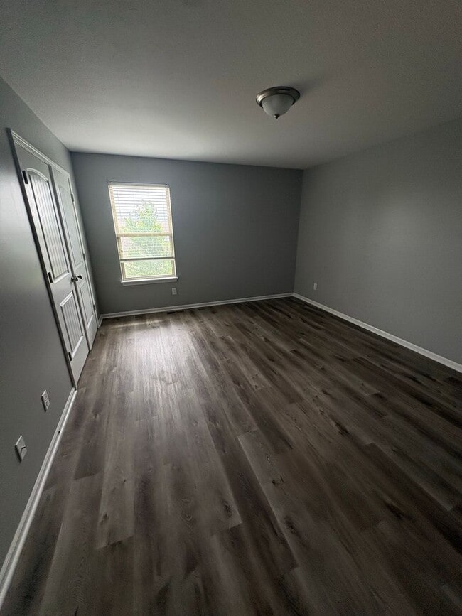 Building Photo - Inviting 3 Bedroom Townhome with Functional Layout