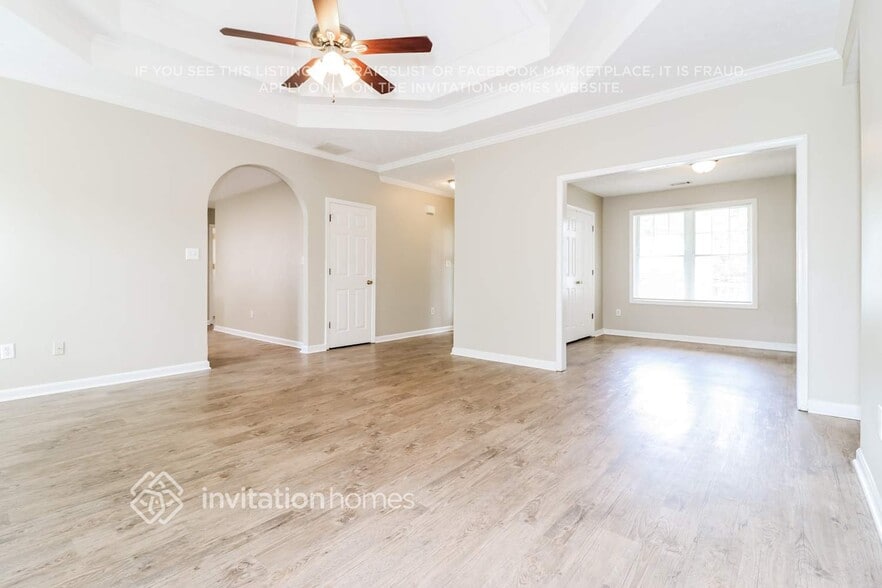 Building Photo - 717 Thornapple Trail SW