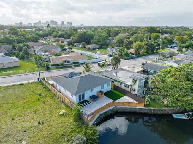 Building Photo - 655 NW 24th Ave