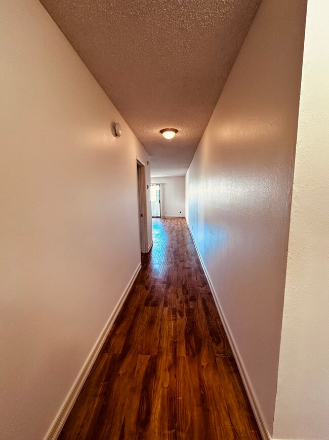 Building Photo - 121 S Swall Dr