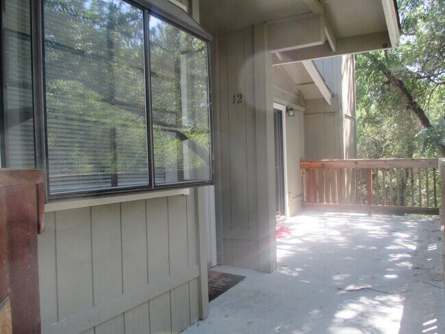 Building Photo - SPACIOUS 2 BEDROOM CONDO - EACH BED HAS OW...