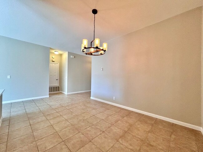 Building Photo - Charming 3 Bed / 2 Bath One-Level Home with 2-Car Garage & Fenced Yard