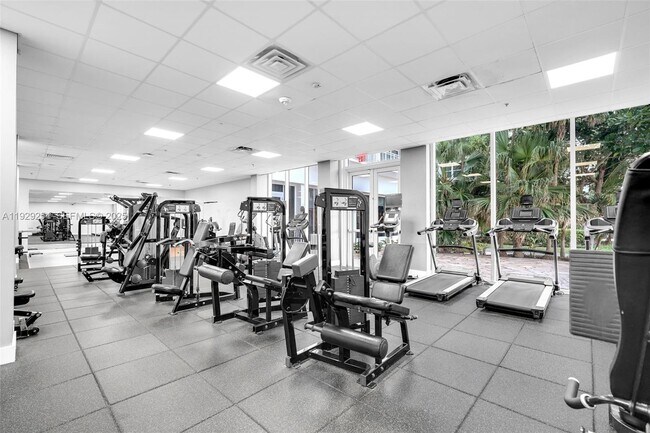 Building Photo - 2030 S Ocean Dr