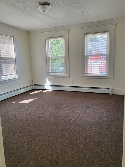 Building Photo - 38 Mt Auburn St
