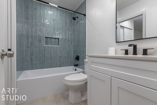Building Photo - Fully Renovated 4-Bedroom Townhome in Prim...