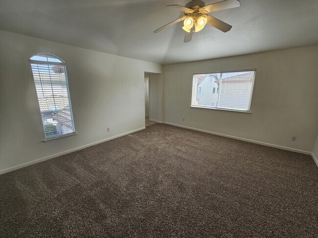 Building Photo - 35 Klondike Ct