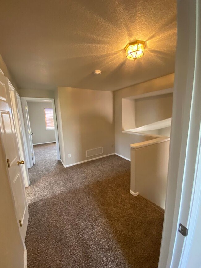 Building Photo - Stetson Hills 3 bedroom House