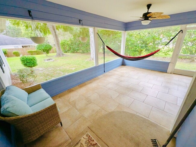 Building Photo - 2204 NW 29th Ave