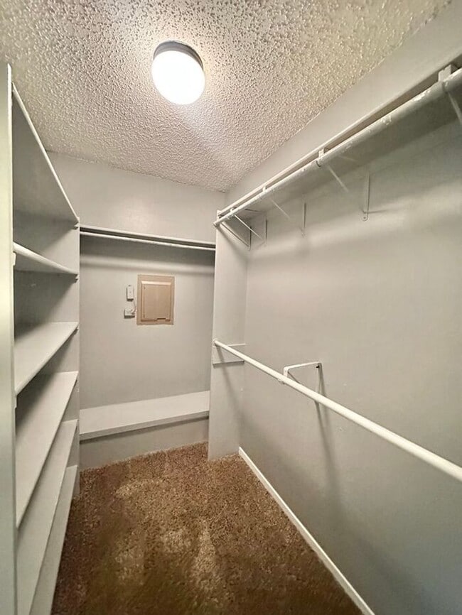 Building Photo - 2 Bed 1 Bath Apartment in South Tyler!