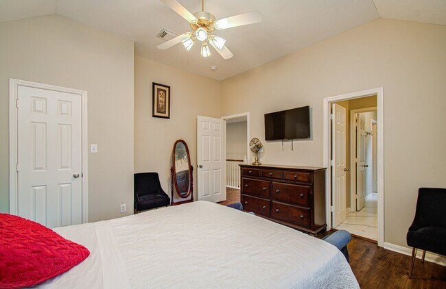 Building Photo - 12427 Shadycrest Dr