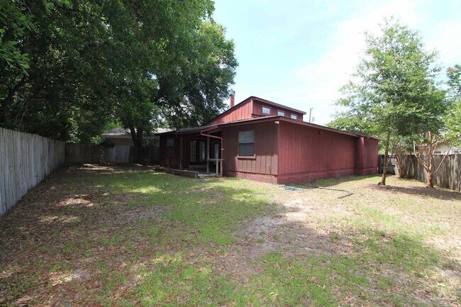 Building Photo - 5250 Powrie Dr