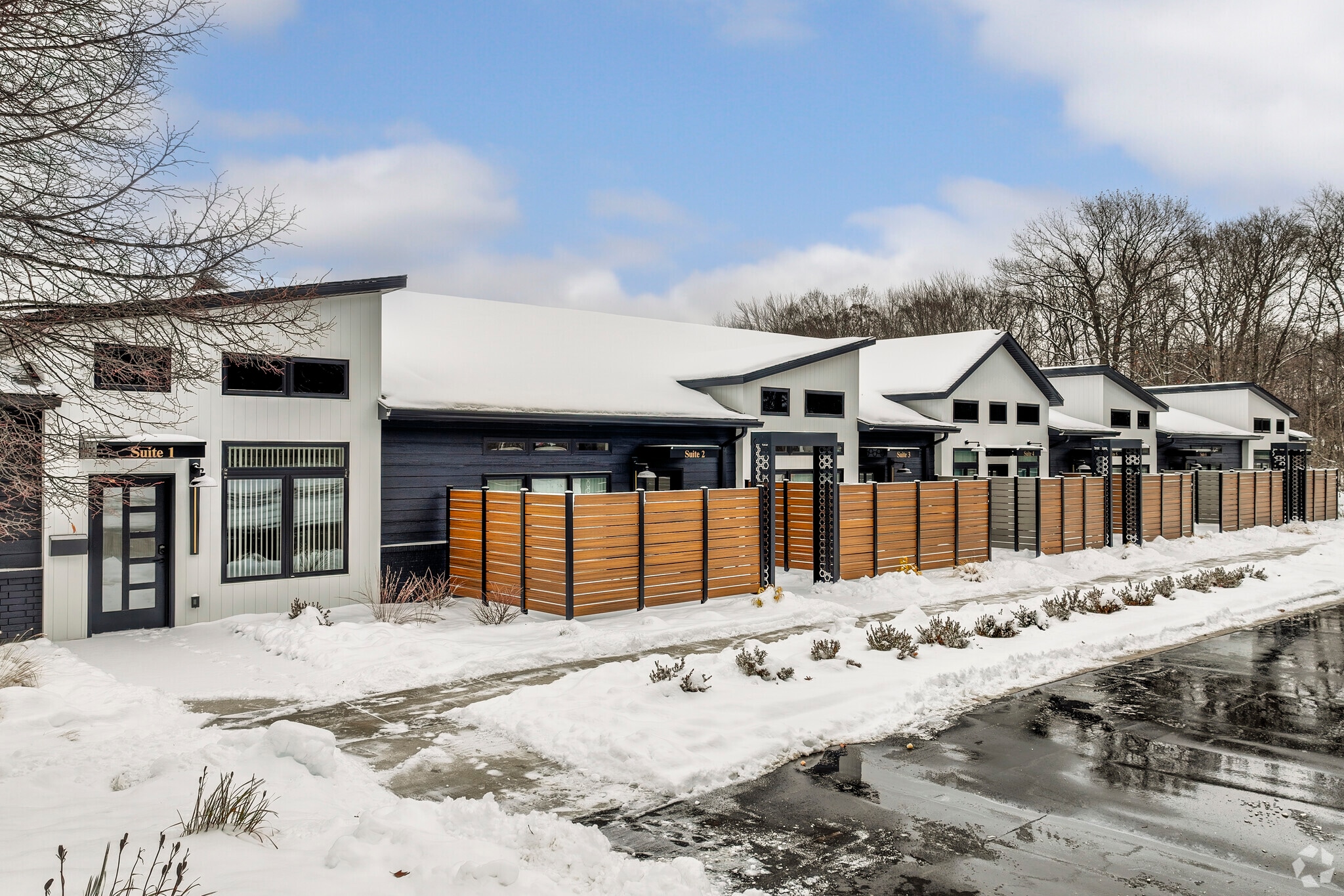 Building Photo - Ramblewood Suites