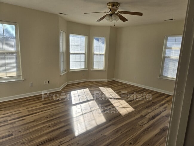 Building Photo - 831 Marshall Ave